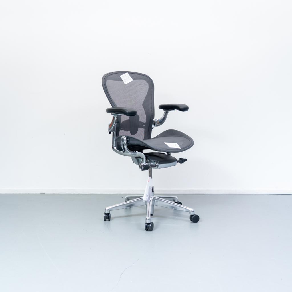 3 Herman Miller Aeron Remastered bureaustoel C Aluminium