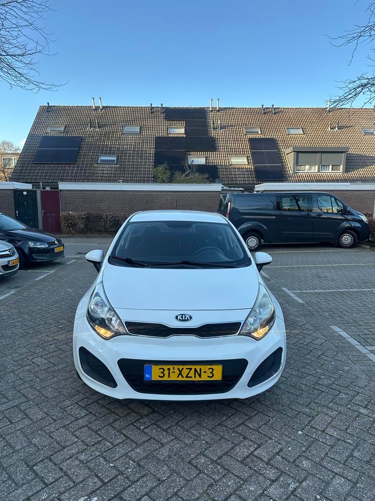 Kia Rio 1.2 I 5DRS 2012 Wit, Auto's, Kia, Particulier, Rio, Benzine, A, Hatchback, Handgeschakeld, Origineel Nederlands, Wit, Voorwielaandrijving