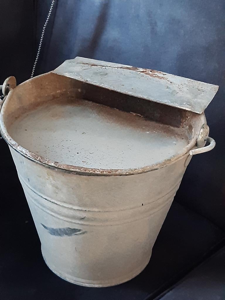 Zinken emmer ,drinkbak voor kippen,sleets,stoer landelijk, Antiek en Kunst, Ophalen