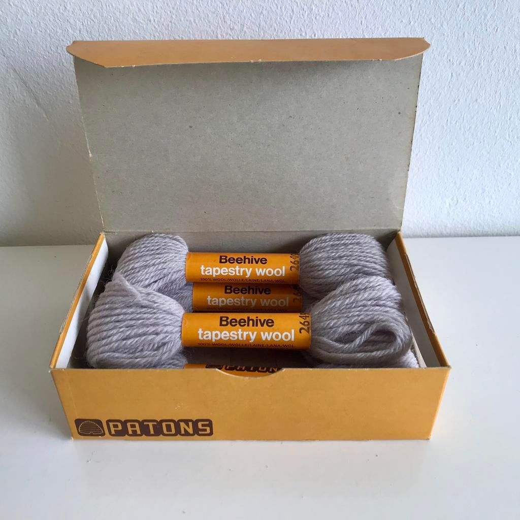 Borduurwol Patons Beehive, kleur 2649 , originele doos, Ophalen of Verzenden, Nieuw, Handborduren, Borduurgaren of Zijde