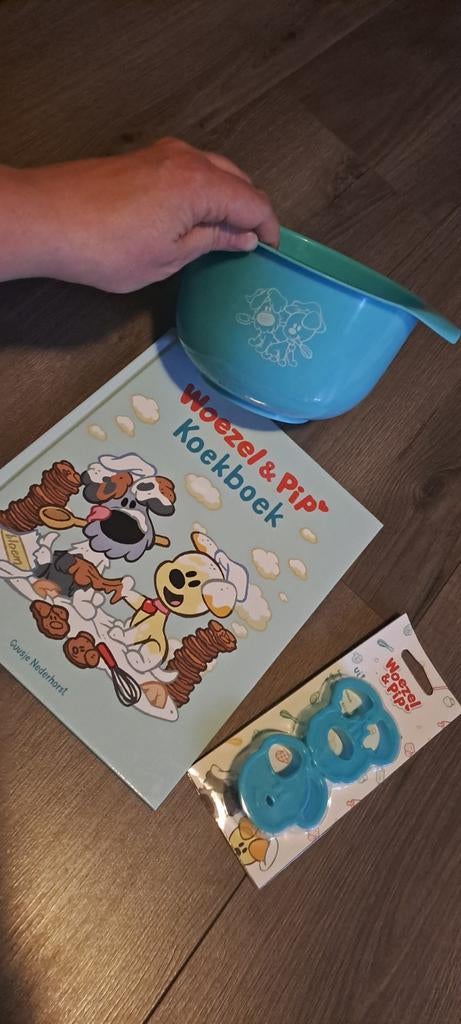 Woezel en Pip Bakset: Mengkom, Uitsteekvormpjes, Kookboek, Ophalen of Verzenden, Nieuw