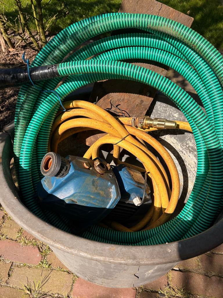 Grondwater/beregenings pomp  met slangen en sproeikop, Tuin en Terras, Waterpompen, Ophalen, Gebruikt, Elektrisch, Beregeningspomp
