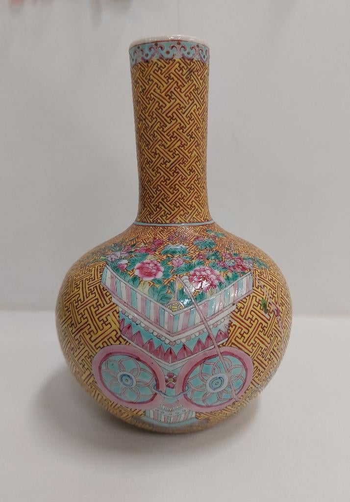 Chinese famille rose fles vaas met Qianlong merk, Antiek en Kunst, Antiek | Keramiek en Aardewerk, Ophalen of Verzenden