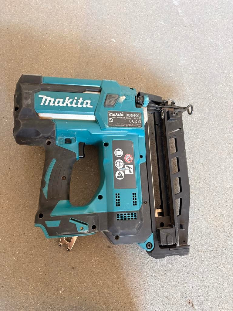 Makita DBN600 Accu Tacker 18V - Zonder Accu/Lader, Ophalen, Zo goed als nieuw