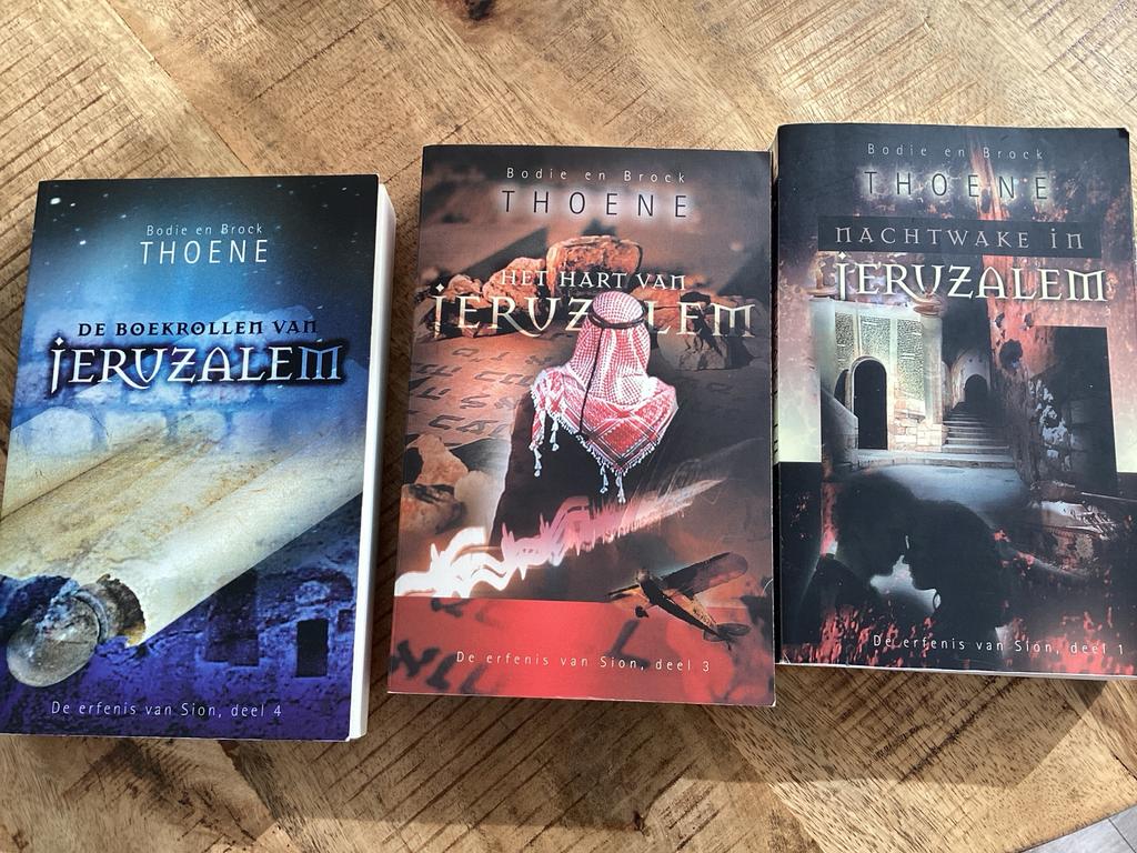 De Boekrollen van Jeruzalem - Bodie en Brock Thoene, Boeken, Ophalen of Verzenden, Gelezen, Nederland