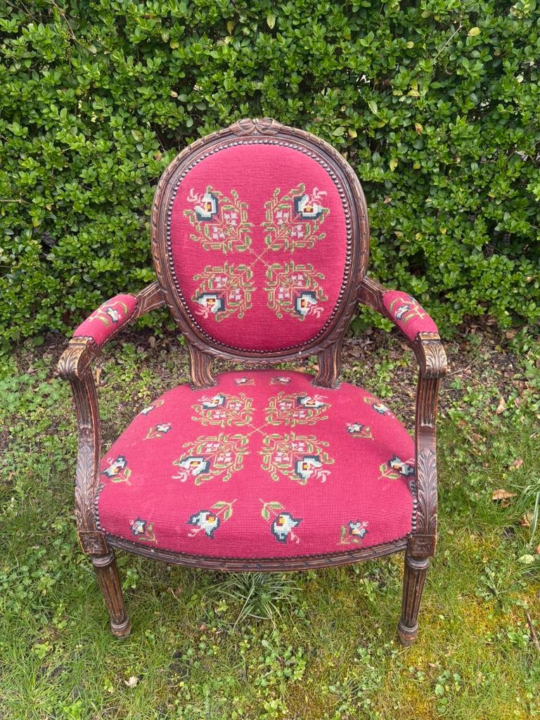 Mooi antiek stoeltje- rood, Ophalen