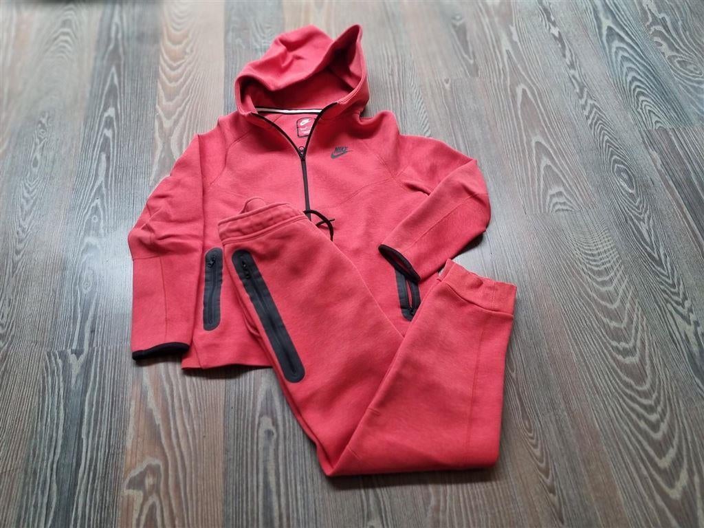 Nike Tech Trainingspak / maat kinder XL 158 - 170 nette staa, Kinderen en Baby's, Kinderkleding | Maat 158, Ophalen of Verzenden