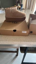Uggs  ultra mini platform, Beige, Lage of Enkellaarzen, Nieuw, Ophalen of Verzenden