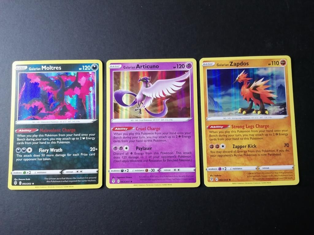 Galarian Legendary Bird Set - Moltres, Articuno & Zapdos, Ophalen of Verzenden, Zo goed als nieuw, Meerdere kaarten, Foil