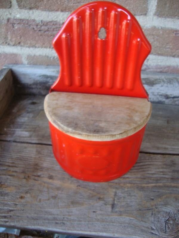 rood, zoutpot o.d. va emaille of blik met houten deksel, Ophalen of Verzenden