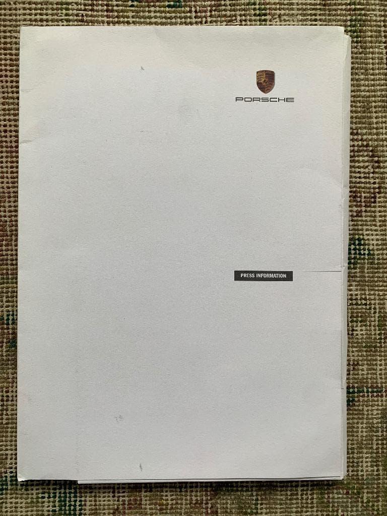 Persmap UK Porsche 1997 introductie 911 996 incl. 7 persfoto, Boeken, Auto's | Folders en Tijdschriften, Porsche, Ophalen of Verzenden