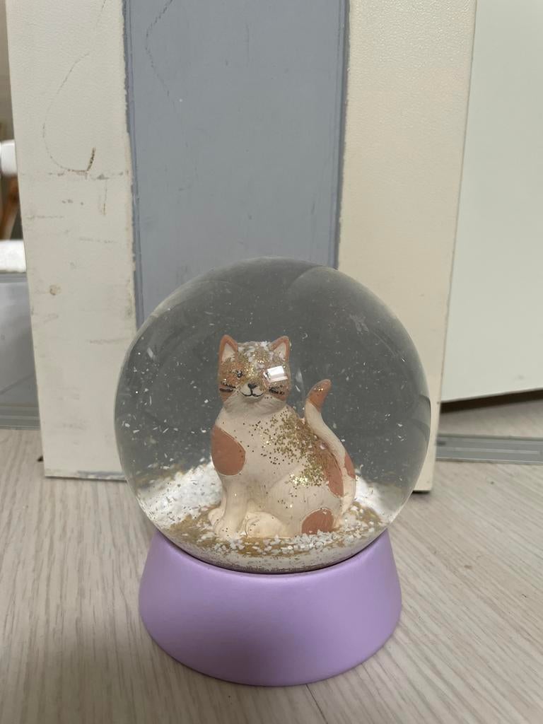 Schattige Sneeuwbol met Katje - Decoratie, Huis en Inrichting, Woonaccessoires | Overige, Nieuw, Ophalen