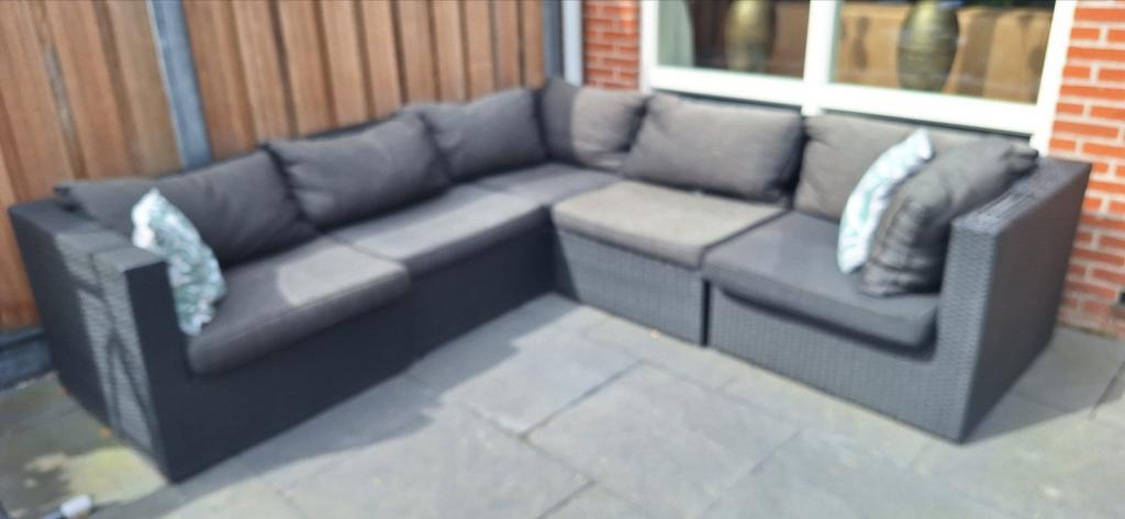 Moderne Zwarte Wicker Loungeset met Gebruikssporen, Tuin en Terras, Tuinsets en Loungesets, Ophalen, 5 zitplaatsen, Gebruikt, Loungeset