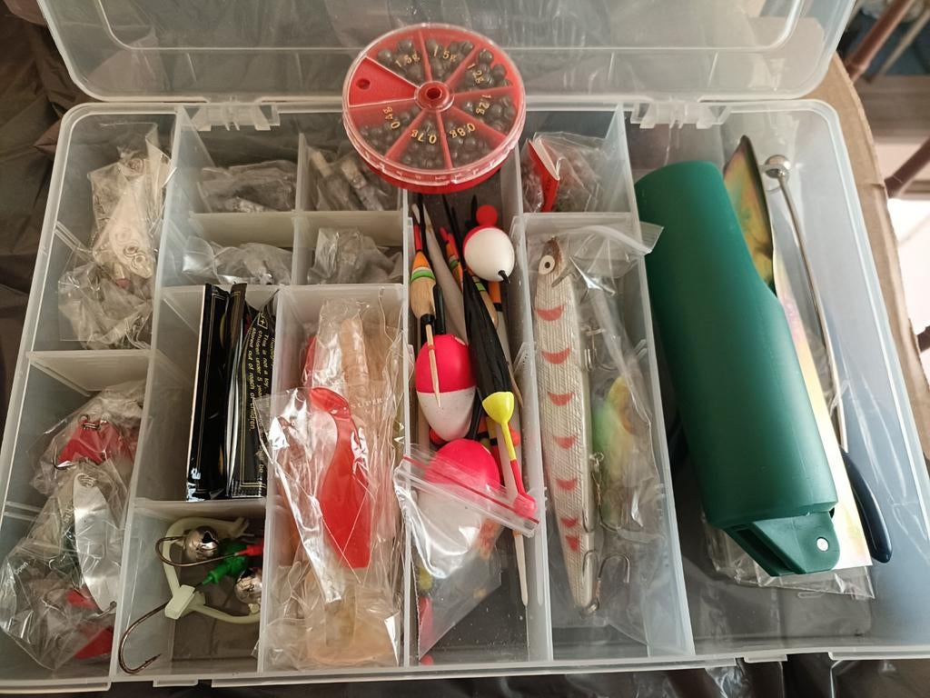 Nieuwe Roofvis-koffer met Complete Set Visbenodigdheden, Ophalen of Verzenden