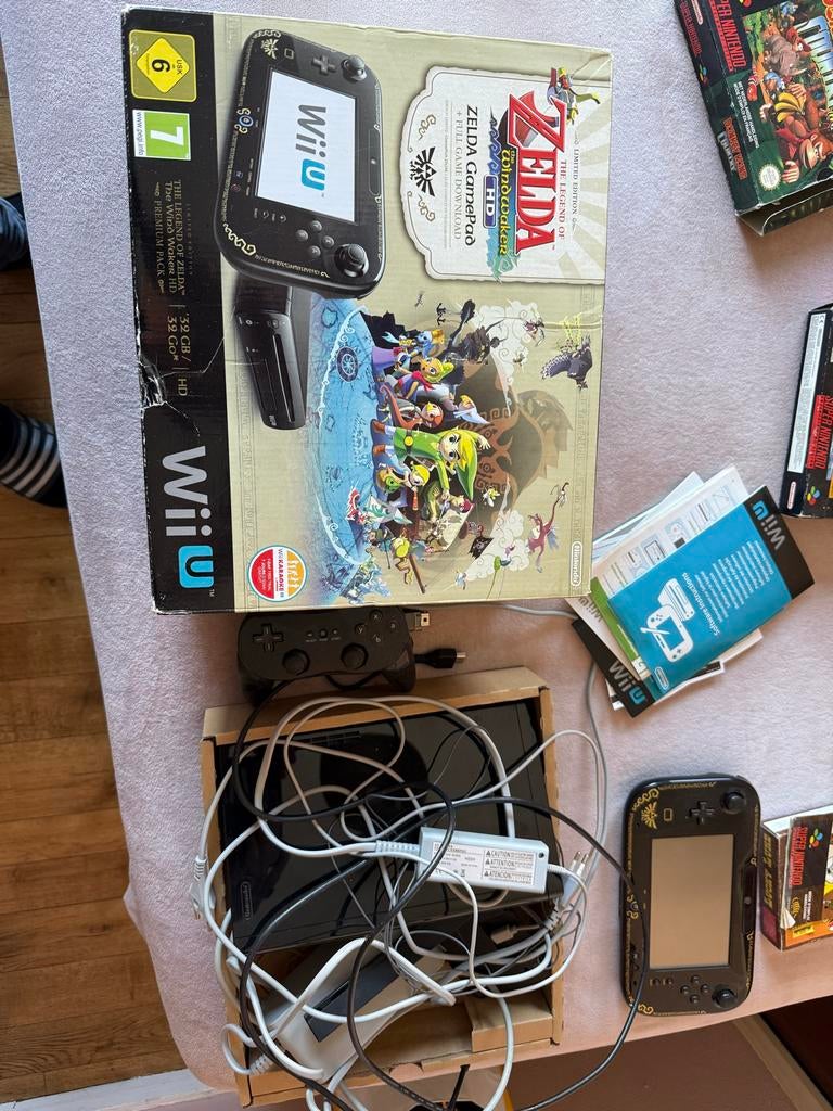 Wii U Zelda Wind Waker HD Premium Pack - Limited Edition, Spelcomputers en Games, Ophalen, Gebruikt, Met 2 controllers, Met games