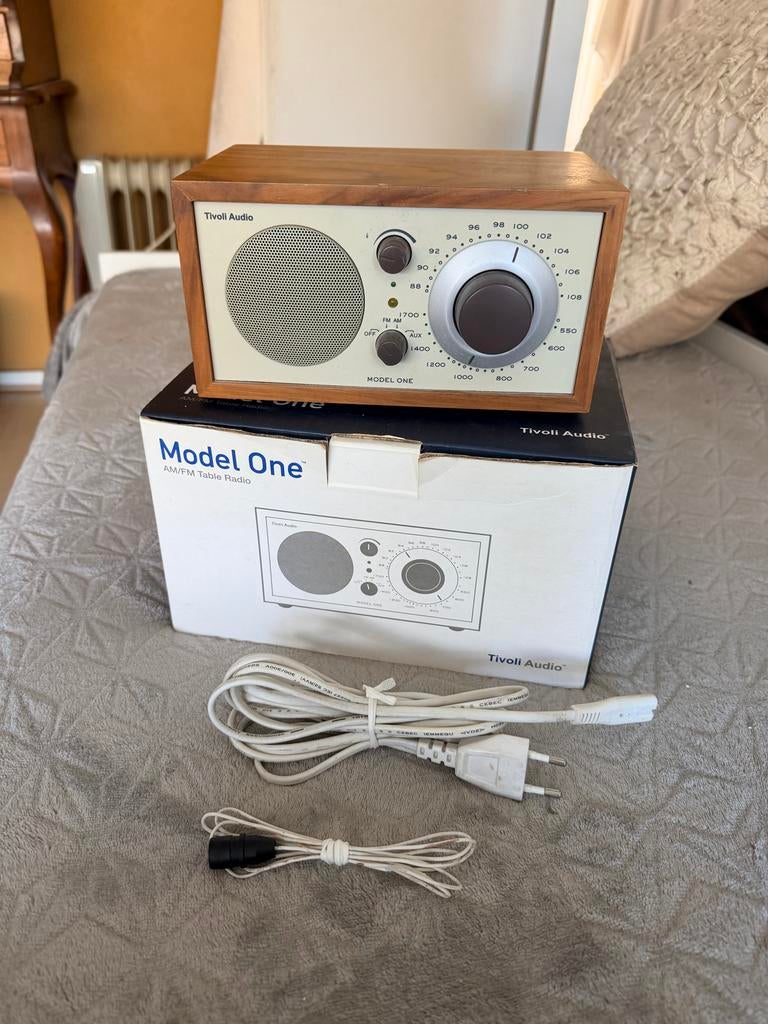 Tivoli One AM/FM Radio - Goede Staat, Ophalen of Verzenden, Gebruikt, Radio
