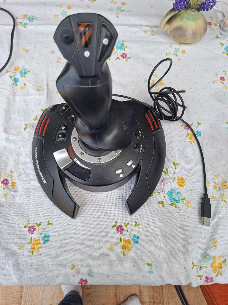 Thrustmaster joystick + flight simulator X, Computers en Software, Ophalen of Verzenden, Zo goed als nieuw