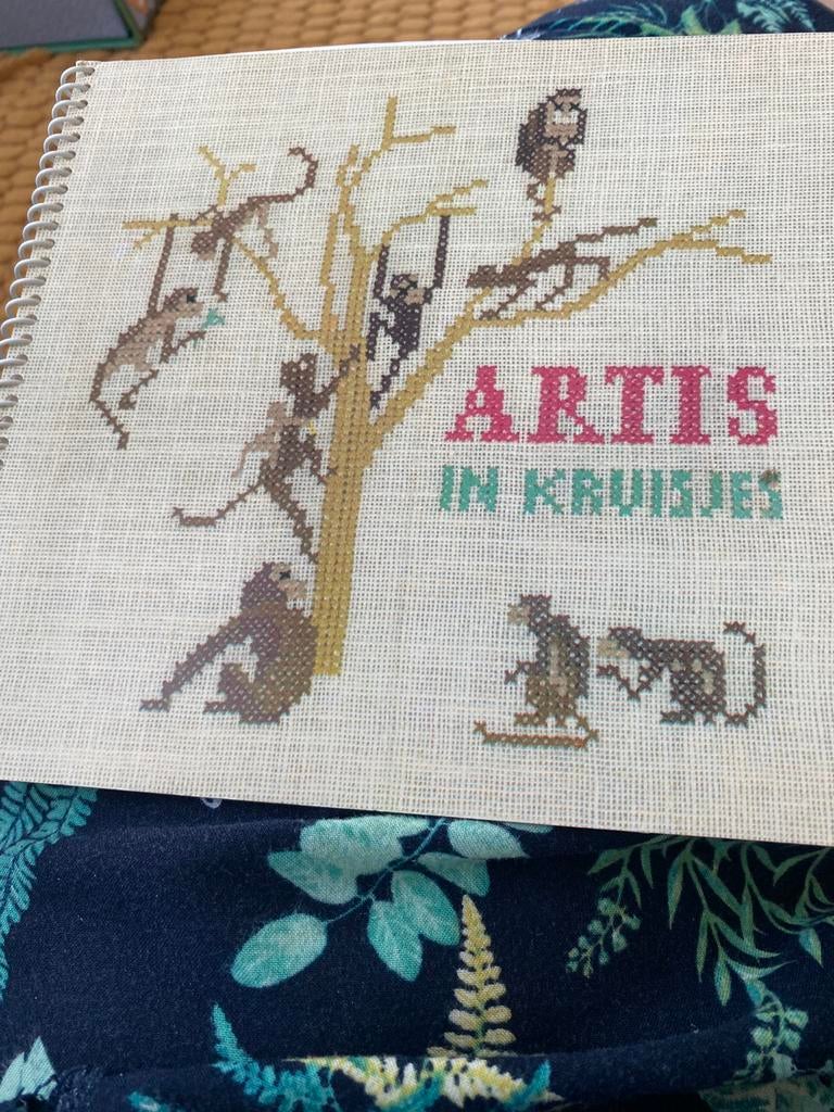 ARTIS in kruissteek, Ophalen of Verzenden, Zo goed als nieuw, Patroon