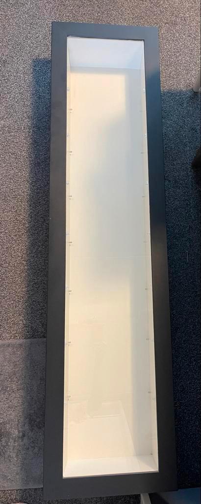 IKEA Bertby hangvitrinekast met glazen deur, Huis en Inrichting, Kasten | Vitrinekasten, Gebruikt, 150 tot 200 cm, Minder dan 50 cm