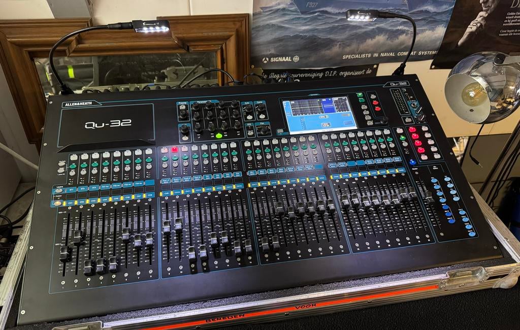 Allen & Heath QU-32 digitale mixer en accessoires., Muziek en Instrumenten, Ophalen, Zo goed als nieuw, 20 kanalen of meer, Microfooningang