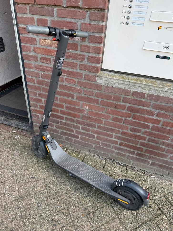 Segway Ninebot E25E elektrische step met oplader, Fietsen en Brommers, Steps, Gebruikt, Elektrische step (E-scooter), Ophalen