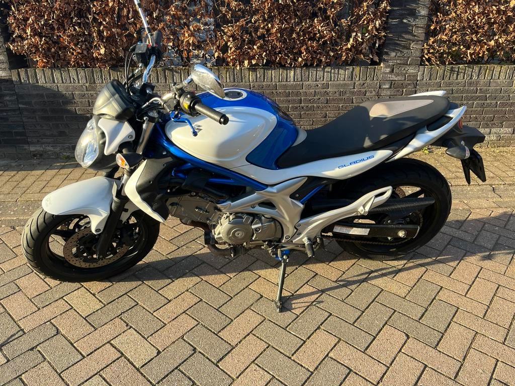 (Verlaagde) Suzuki Gladius SFV650 2009, 23.344km, Motoren, Motoren | Suzuki, Handvatverwarming, Motorrijbewijs A, Particulier