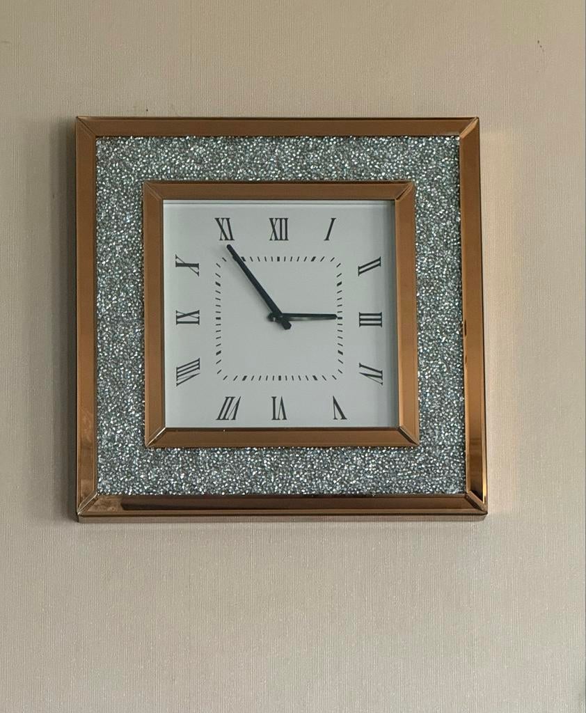 Vierkante wandklok met Romeinse cijfers, Huis en Inrichting, Woonaccessoires | Klokken, Ophalen of Verzenden, Gebruikt, Analoog