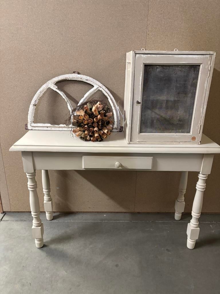 Brocante sidetable, Ophalen, Studio Larilo, 100 tot 150 cm, Studiolarilo@gmail.com