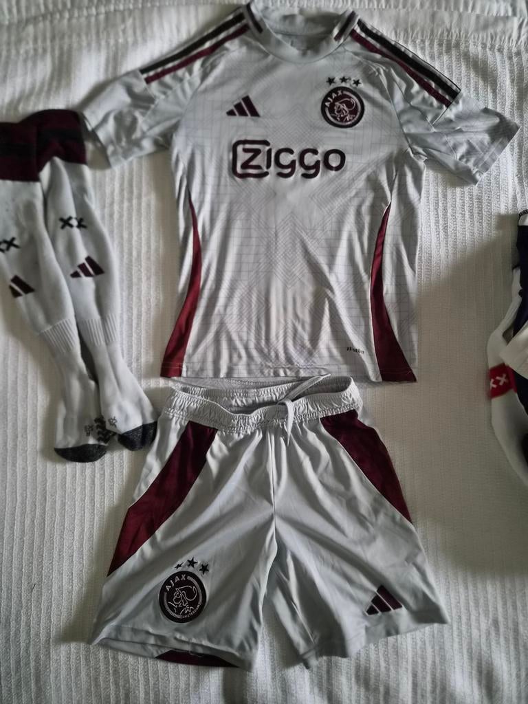Ajax tenue 152, Sport en Fitness, Voetbal, Maat XS of kleiner, Ophalen of Verzenden, Gebruikt, Set
