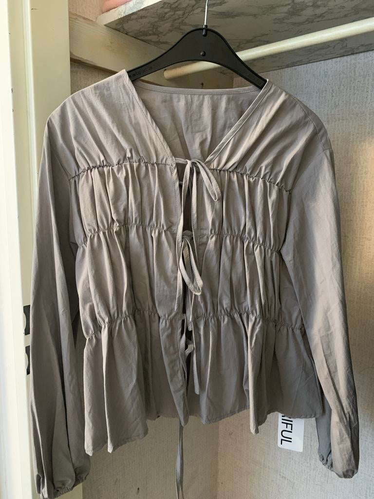 Nieuwe grijze blouse met lange mouwen - Maat S, Kleding | Dames, T-shirts, Nieuw, Ophalen of Verzenden, Lange mouw, Maat 36 (S)