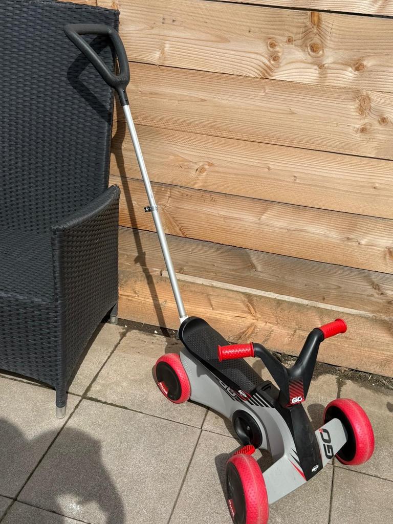 Berg 2 go loopfiets met duwstang, Kinderen en Baby's, Speelgoed | Buiten | Voertuigen en Loopfietsen, Gebruikt, Loopfiets, Ophalen