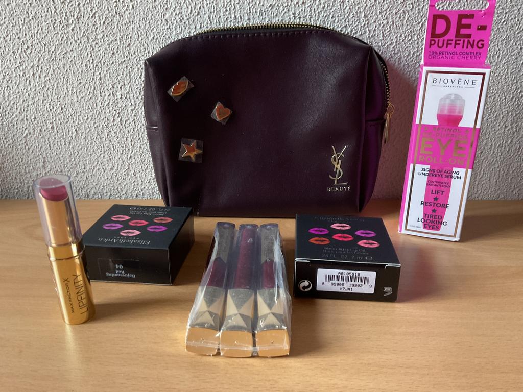 Nieuw! Pakketje cosmetica. YSL toilettasje lipsticks  lipoil, Verzenden, Nieuw, Make-up, Overige kleuren