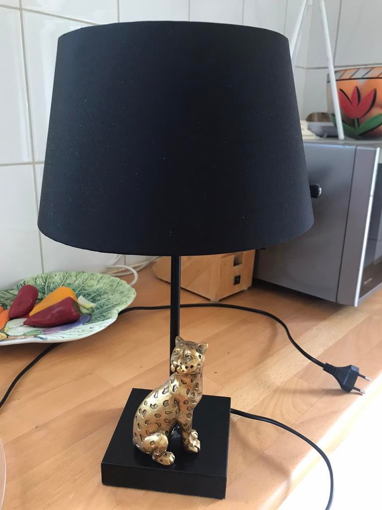 Tafellampje met ‘gouden’ panter op voet, Huis en Inrichting, Lampen | Tafellampen, Ophalen, Zo goed als nieuw, Stof, Minder dan 50 cm