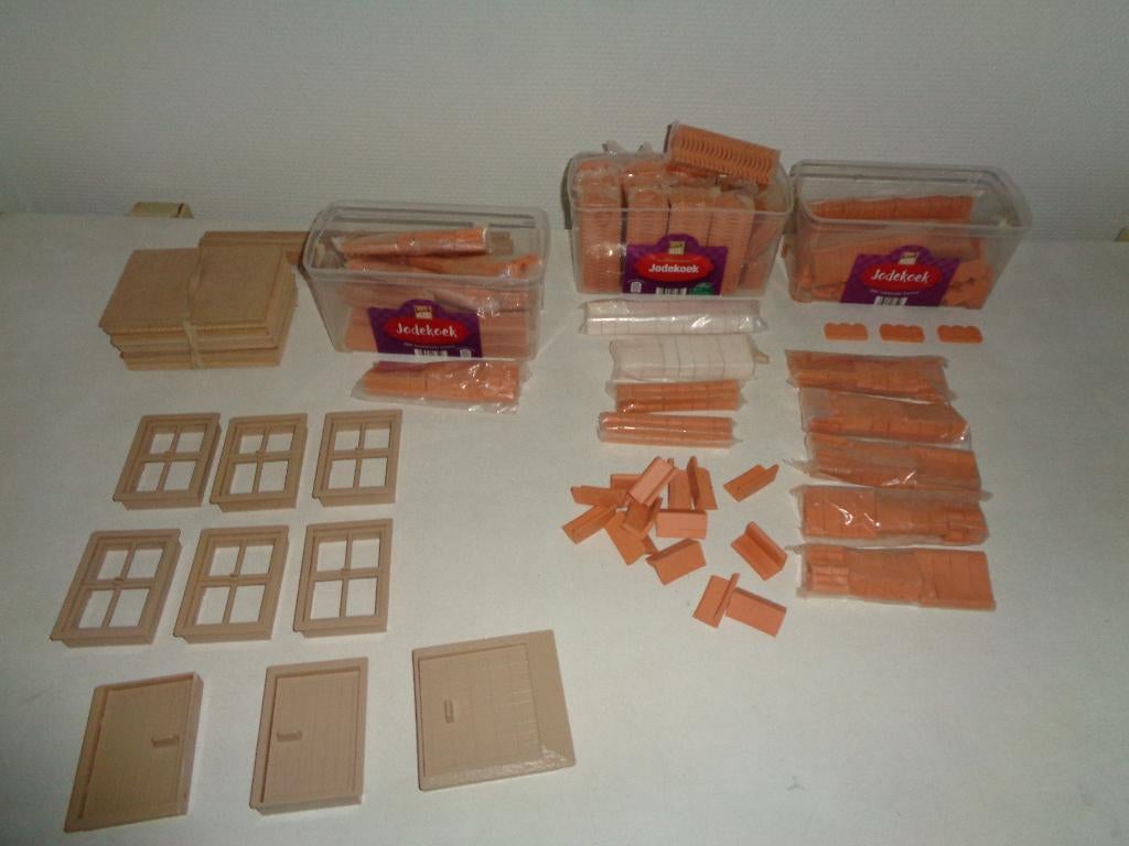 Terracotta Dakpannen,stenen,deuren ,ramen,enz., Hobby en Vrije tijd, Ophalen of Verzenden, Zo goed als nieuw