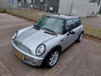 Mini Cooper R50 1.6 2005 zilver Grijs KM STAND 114.700 NAP, Voorwielaandrijving, Regensensor, 4 cilinders, 4 stoelen