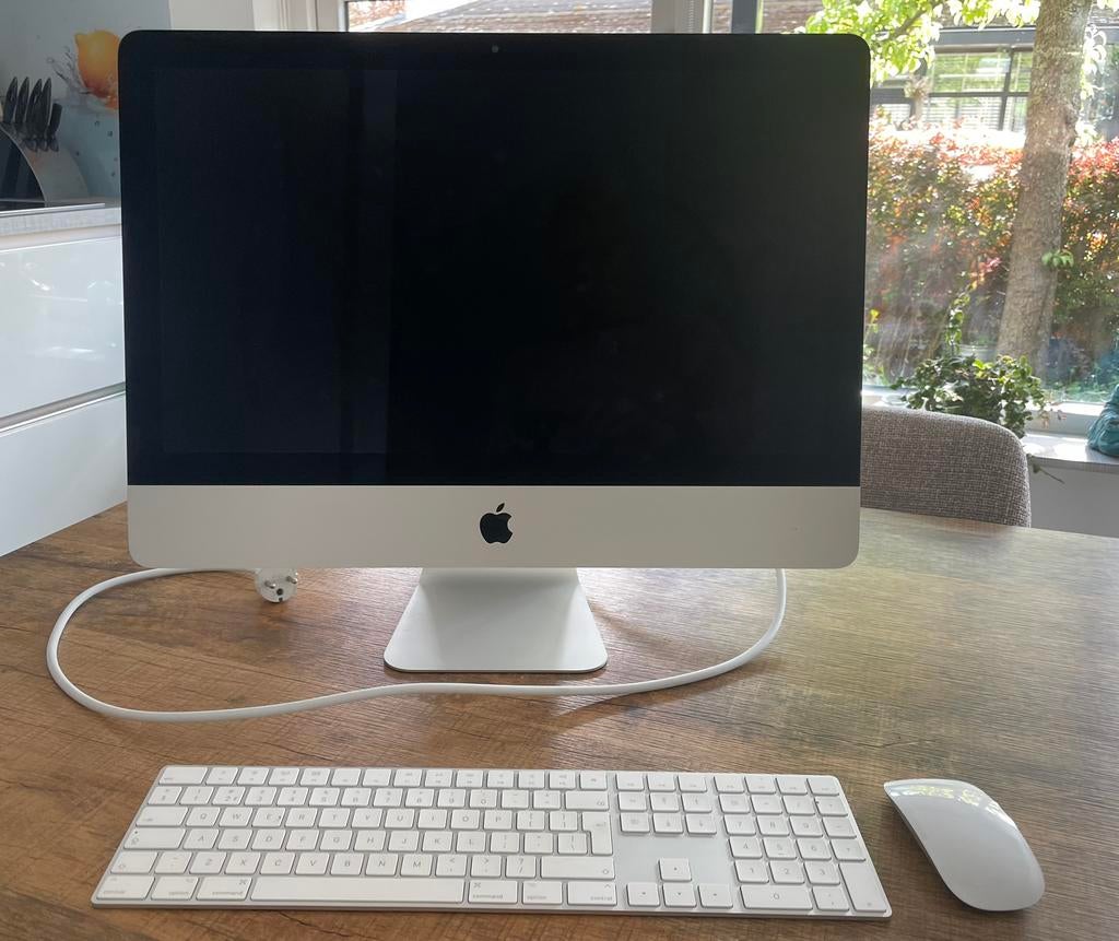 🍏 Apple IMac 21,5 inch - 8 GB - met toetsenbord en muis, Computers en Software, Apple Desktops, Ophalen, Gebruikt, 2 tot 3 Ghz