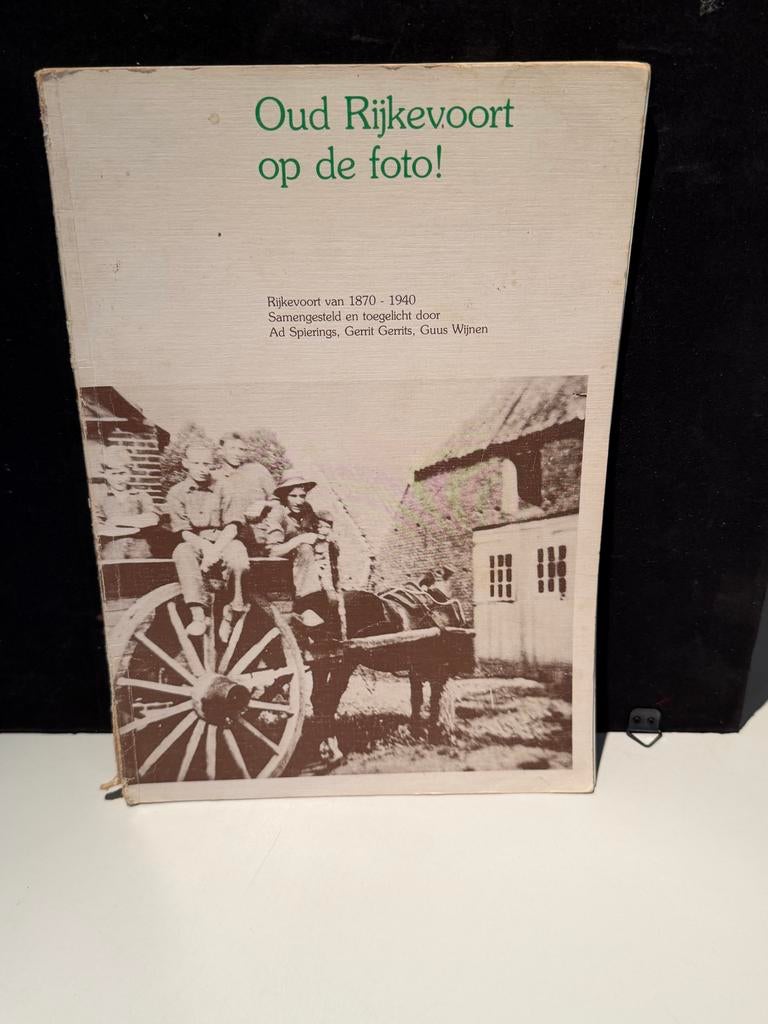 Oud Rijkevoort op de foto! - Historisch Fotoboek, Ophalen of Verzenden, 20e eeuw of later, Gelezen