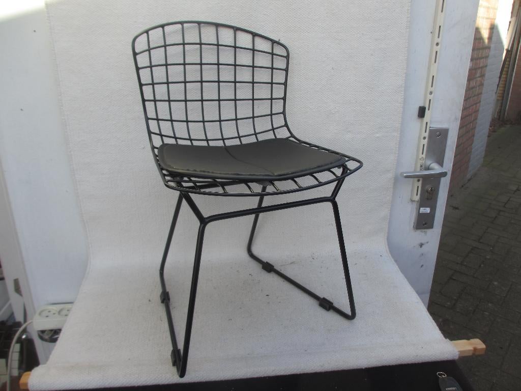 Heel leuk Harry Bertoia stijl draadstoeltje, Huis en Inrichting, Stoelen, Zwart, Ophalen of Verzenden, Zo goed als nieuw, Metaal