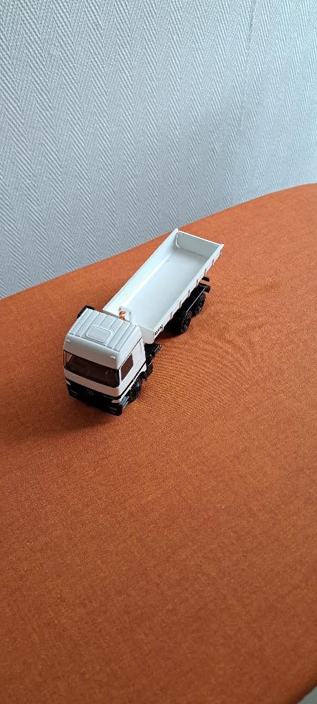 CONRAD MERCEDES HAAKARM MET CONTAINER, Ophalen of Verzenden, Zo goed als nieuw, Bus of Vrachtwagen, Conrad