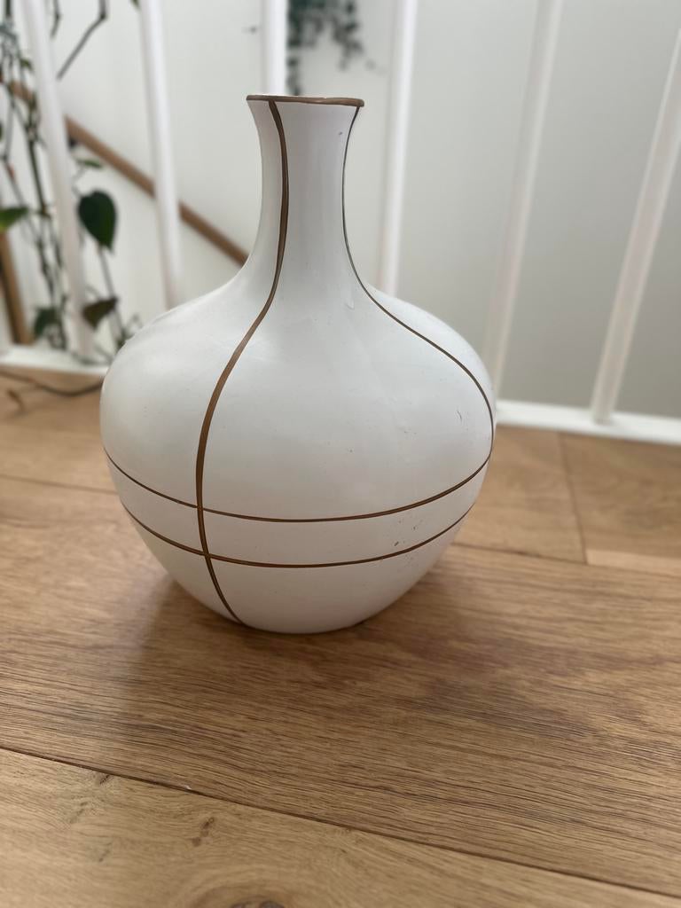 Riverdale vaas wit met gouden lijnen, Ophalen, Wit, Aardewerk of Porselein, Nieuw