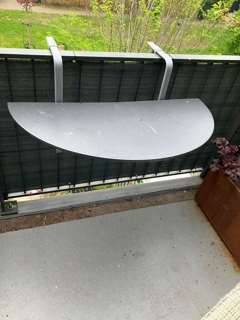 Handige inklapbare balkon tafel - Grijs metaal, Ophalen of Verzenden, Gebruikt, Ovaal, Metaal
