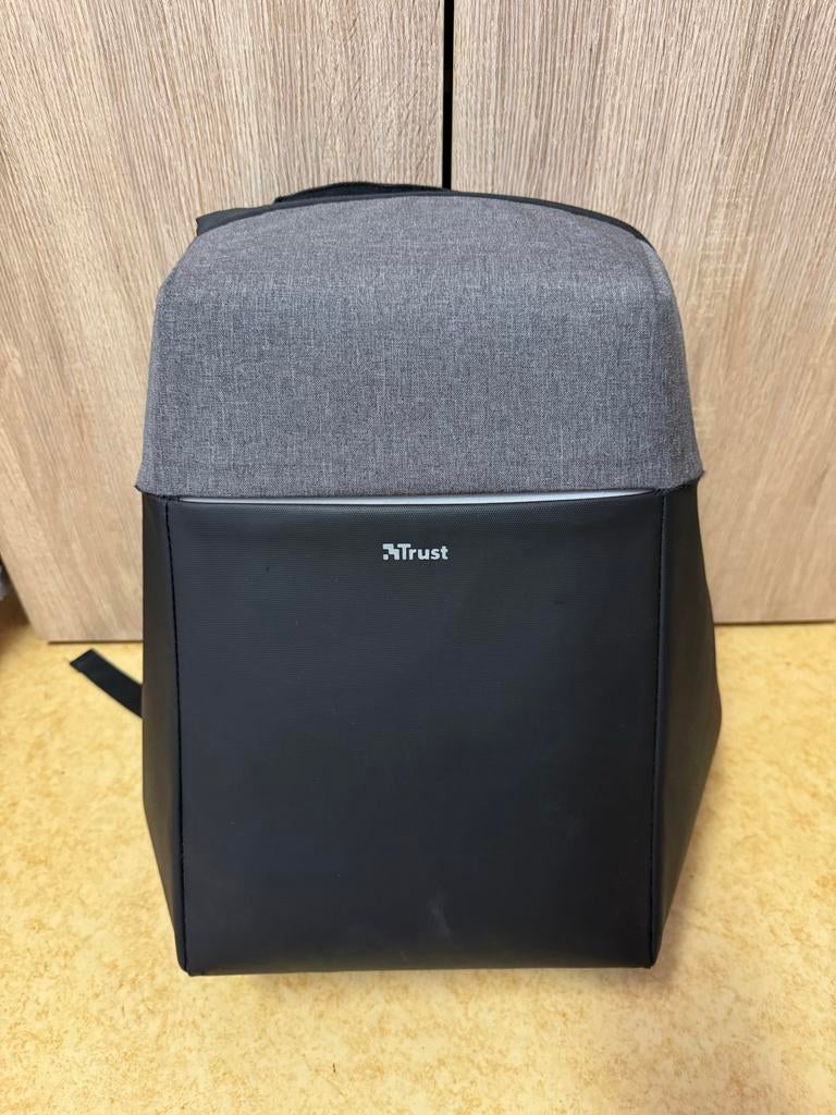 Trust anti diefstal rugtas, 25 tot 40 cm, Zo goed als nieuw, Ophalen, Overige merken