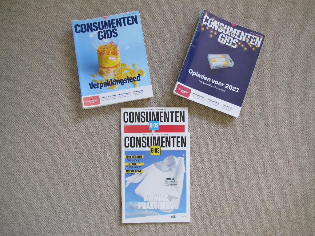 Twee complete jaargangen Consumentengids 2022 en 2023, Ophalen of Verzenden, Gelezen, Overige typen