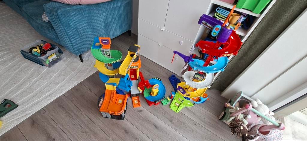 Toet toet banen. Mega bouwplaats, tornado stuntpark, Ophalen, Zo goed als nieuw