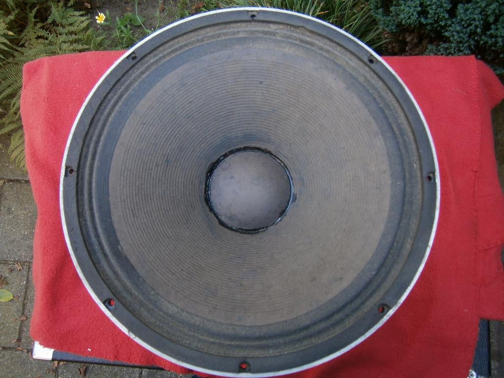 1 Beyma 15 inch E-100/N Speaker, stofkap is gelijmt, Gebruikt, Overige typen, 60 tot 120 watt, Ophalen