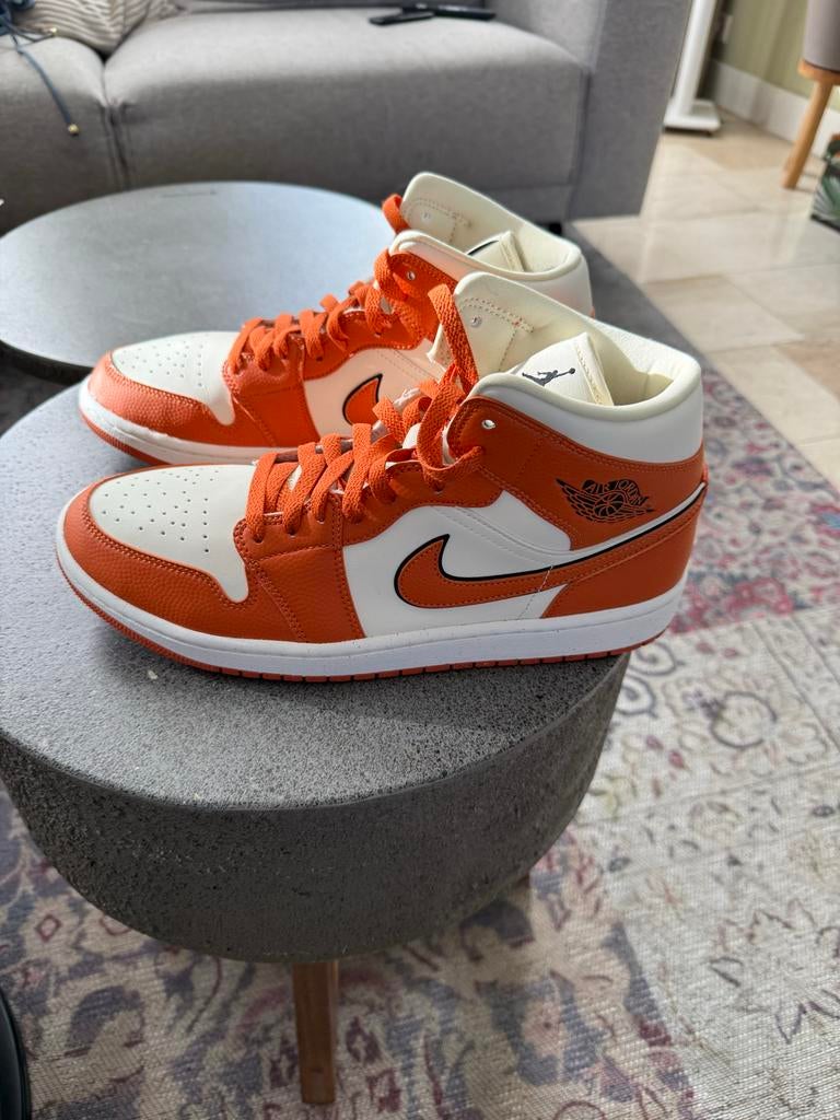 Nike Air Jordan 1 Mid SE 'Orange' Sneakers maat 44,5, Ophalen of Verzenden, Nieuw, Oranje, Sneakers of Gympen