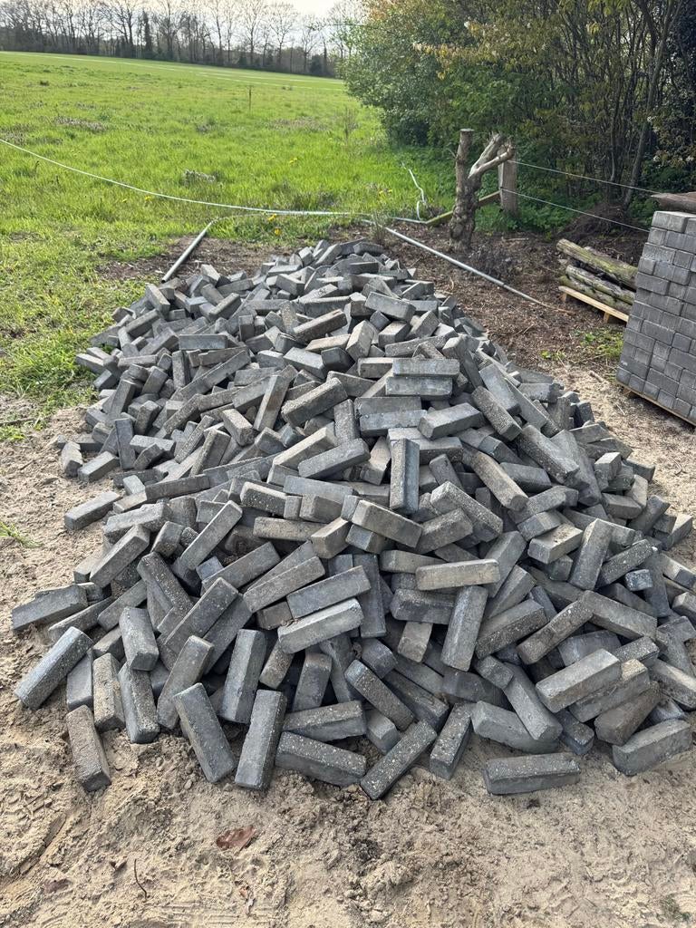 Gebruikte betonnen klinkers - Grote partij waaltjes formaat, Tuin en Terras, Tegels en Klinkers, Ophalen, Gebruikt, Klinkers, 10 m² of meer
