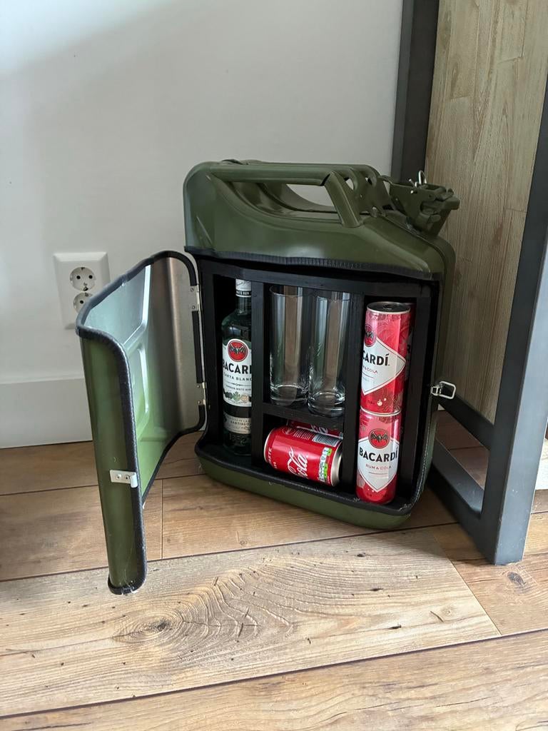 Stoere jerrycan bar met Bacardi, glazen en cola, Ophalen, Groen, Nieuw, Metaal