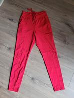 Zgan leuke rode Mi Piace travelstof broek maat XS, Kleding | Dames, Broeken en Pantalons, Mi Piace, Ophalen of Verzenden, Zo goed als nieuw