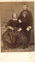 CDV - E. Fuchs -Phot. Leeuwarden - ZEER OUDE EN DUNNE CDV, Gebruikt, Verzenden, Foto, Klederdracht